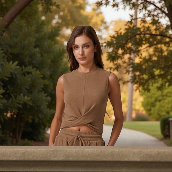QINSEN Women’s Crewneck Twist Tank Front Crop Brown Sleeveless Sz Sm - Picture 1 of 8
